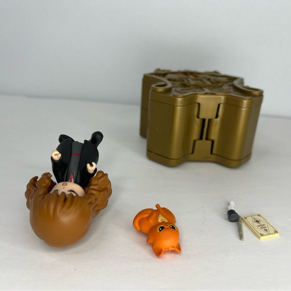 Harry Potter Hermione Granger Magical Capsules Series 3 Gold YuMe Toys 2020 - Picture 7 of 11